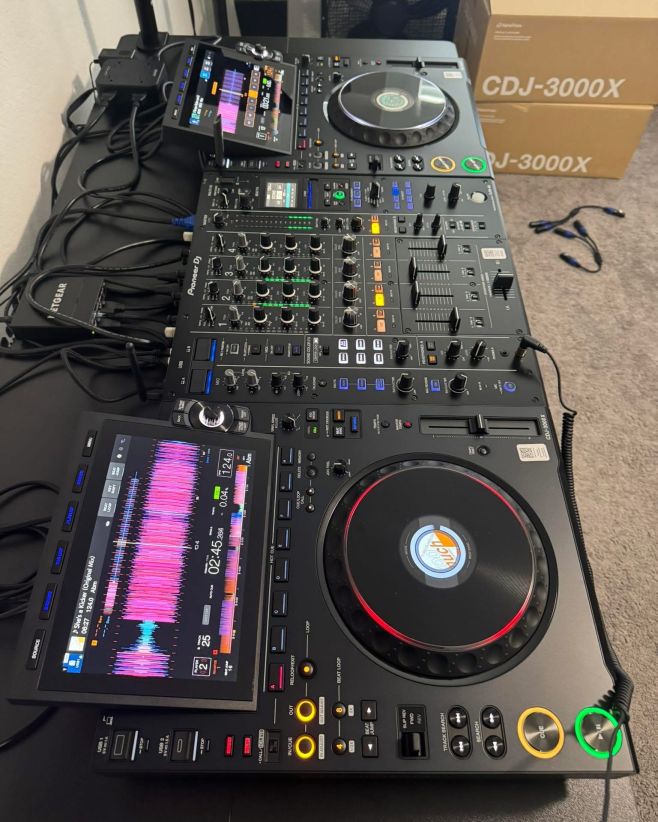 To nejlepší, co se dá dnes koupit...Ale samozřejmě má Pioneer DJ | AlphaTheta i techniku z opačného cenového spektra 👀...